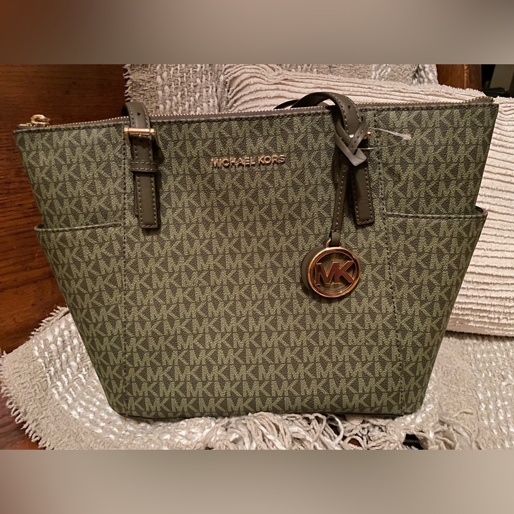 Michael Kors Jet Set Item East/West Top Zip Tote NWT